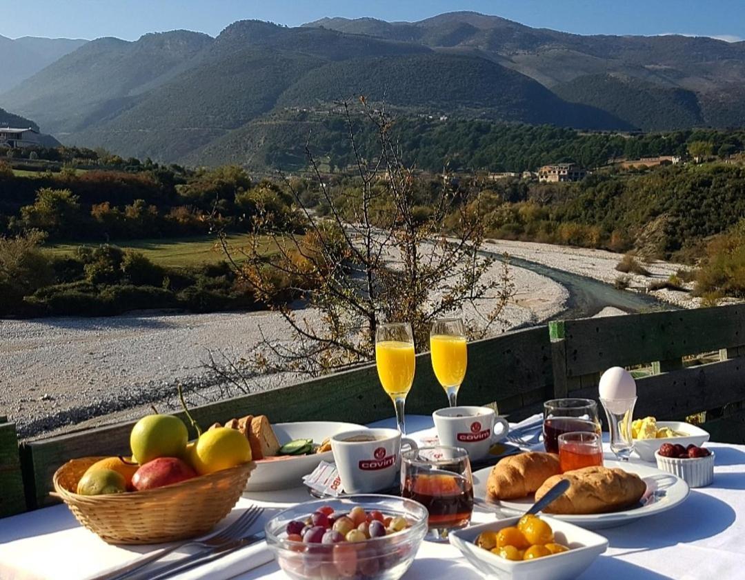 Guesthouse Lord Byron Tepelene Exteriér fotografie