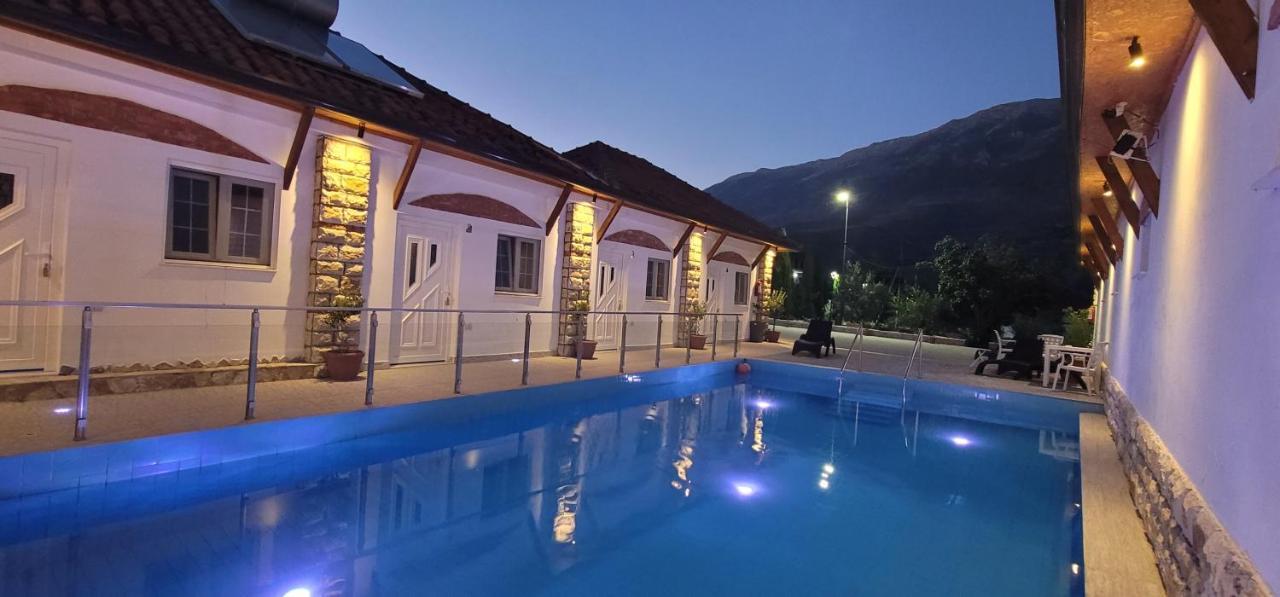 Guesthouse Lord Byron Tepelene Exteriér fotografie